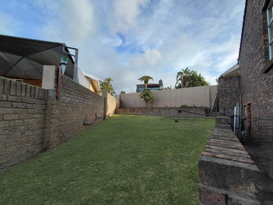 4 Bedroom Property for Sale in Wavecrest Eastern Cape